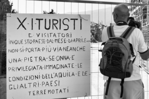 Onna: turisti delle macerie #1